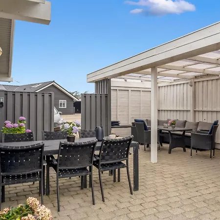 Laurentius - 300m From The Sea By Interhome