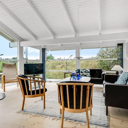Laurentius - 300m From The Sea By Interhome