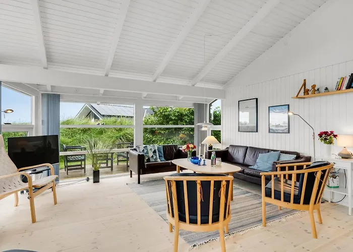 Laurentius - 300m From The Sea By Interhome